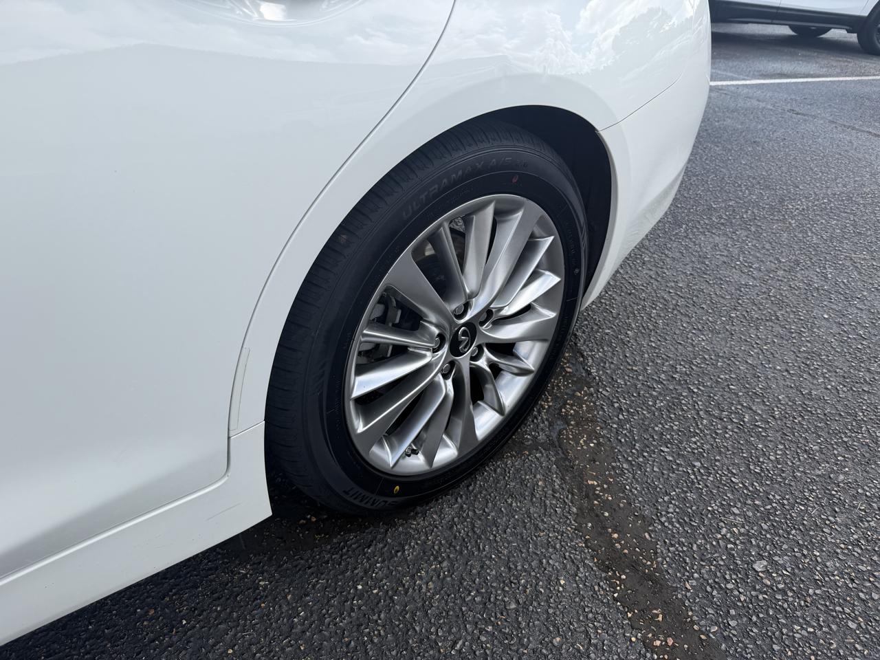 Infiniti Q50  2021