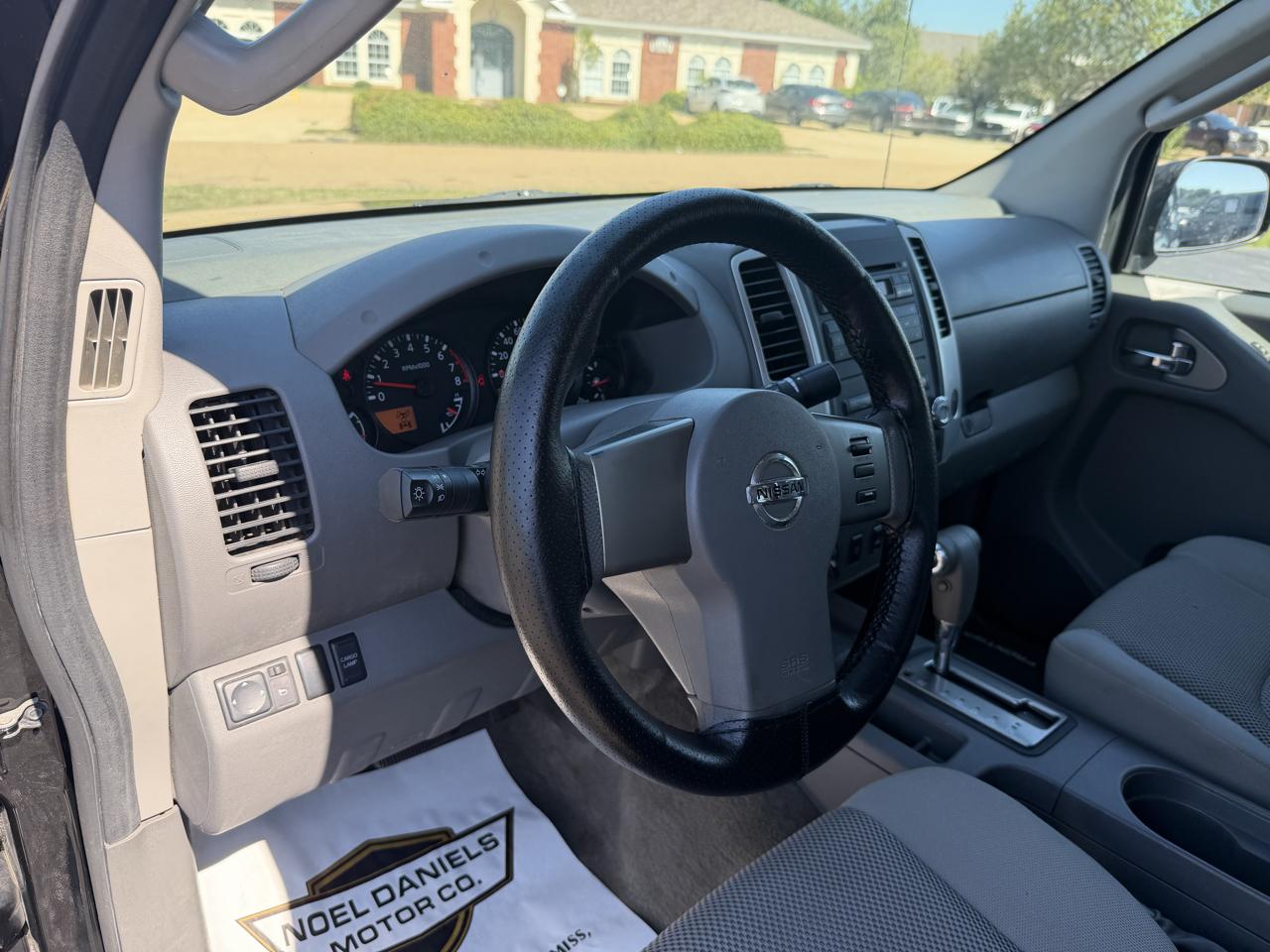Nissan Frontier  2011
