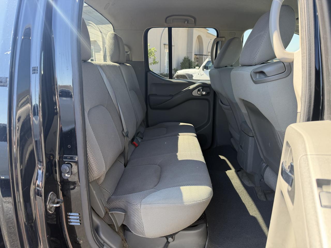 Nissan Frontier  2011