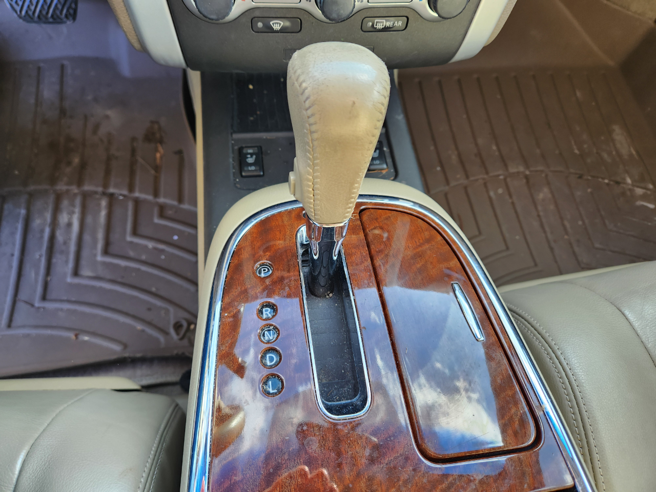 Nissan Murano AWD 4dr LE 2010