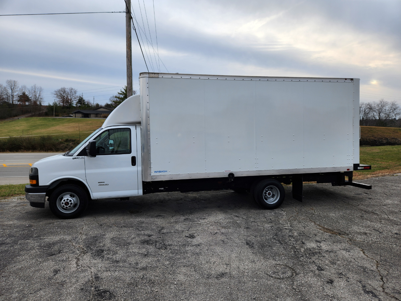 GMC Savana Commercial Cutaway 4500 Van 177" 2023