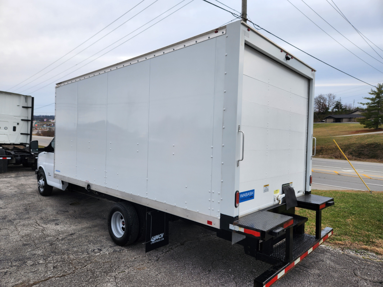 GMC Savana Commercial Cutaway 4500 Van 177" 2023