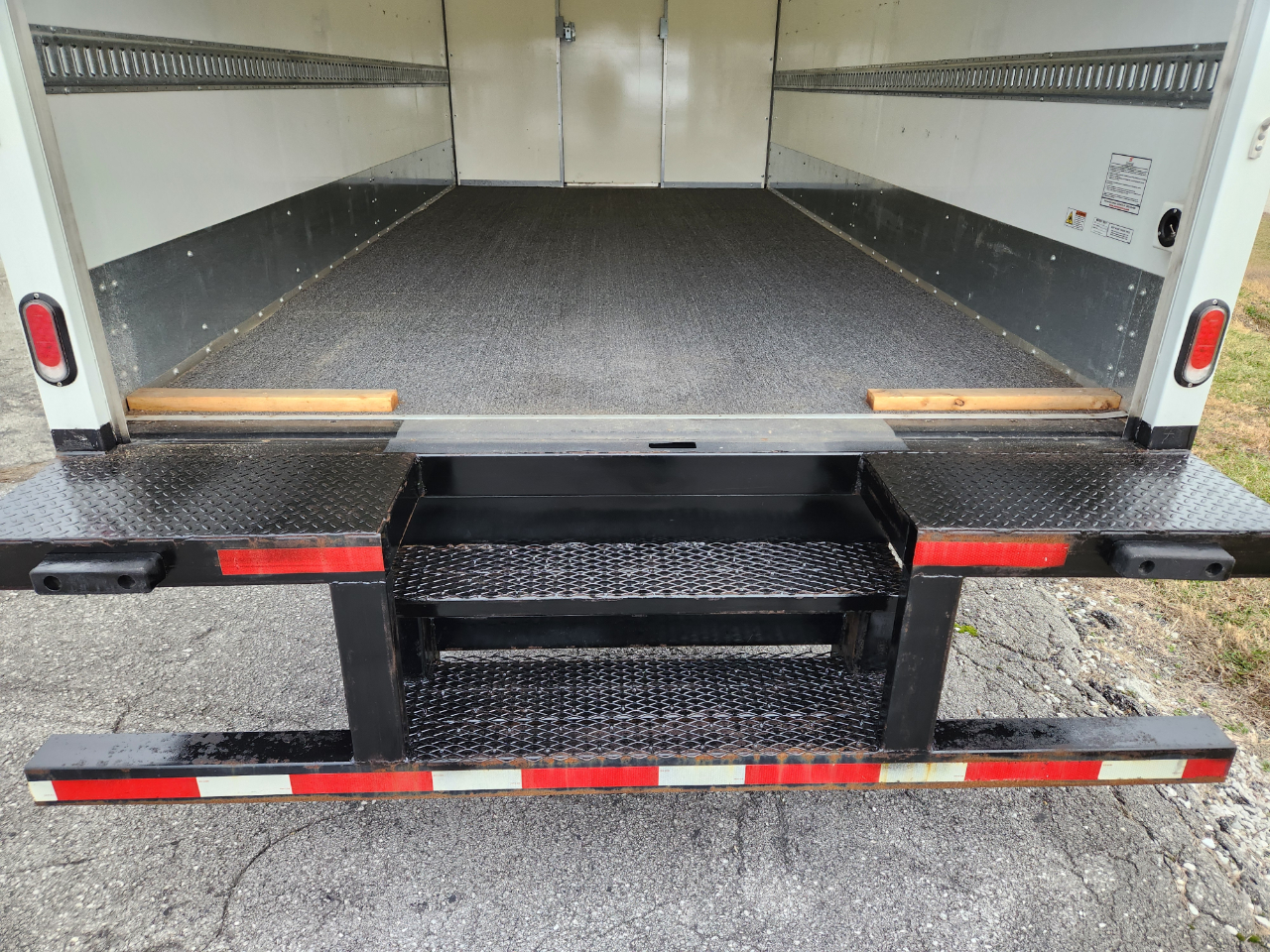 GMC Savana Commercial Cutaway 4500 Van 177" 2023