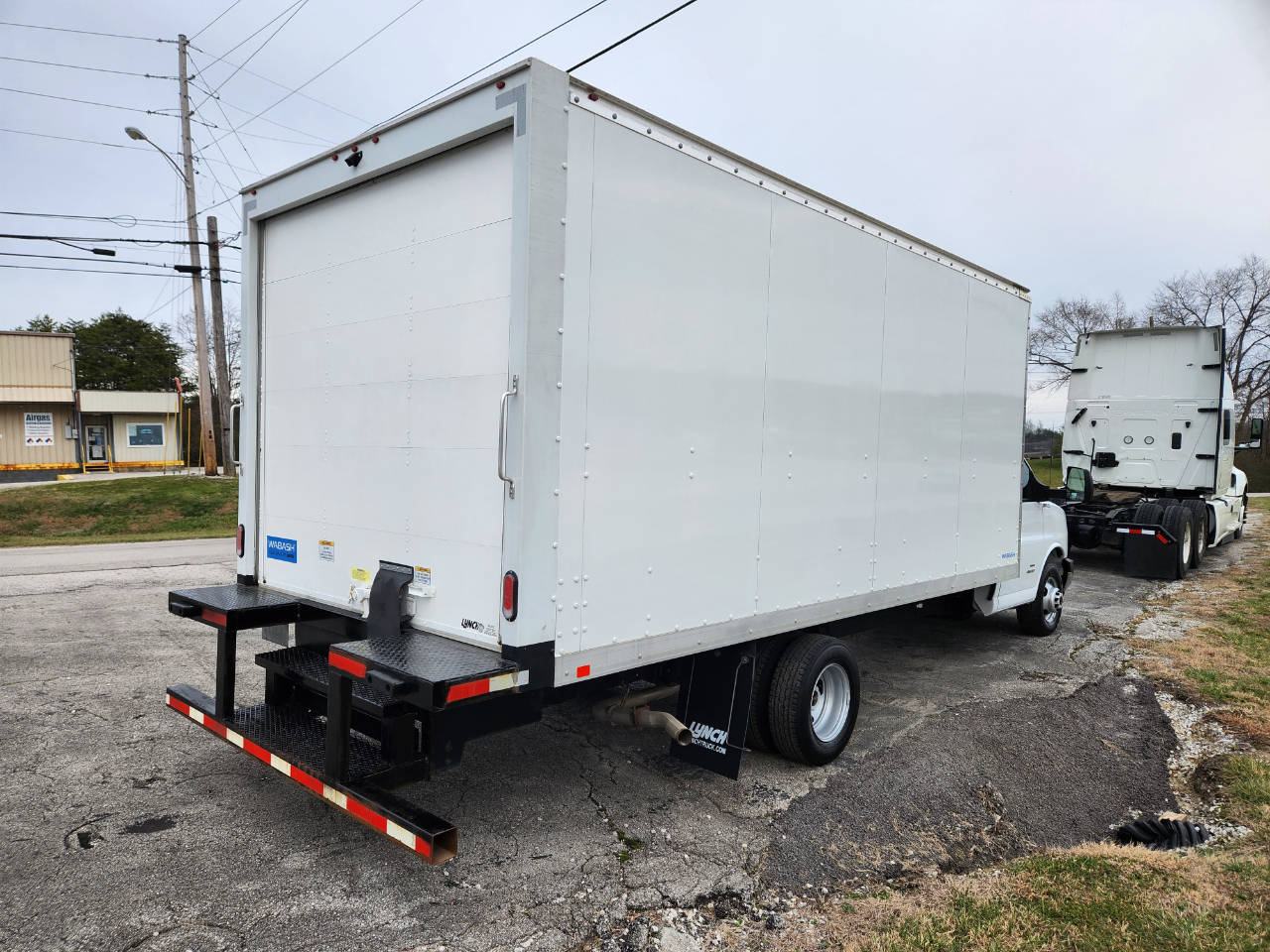 GMC Savana Commercial Cutaway 4500 Van 177" 2023