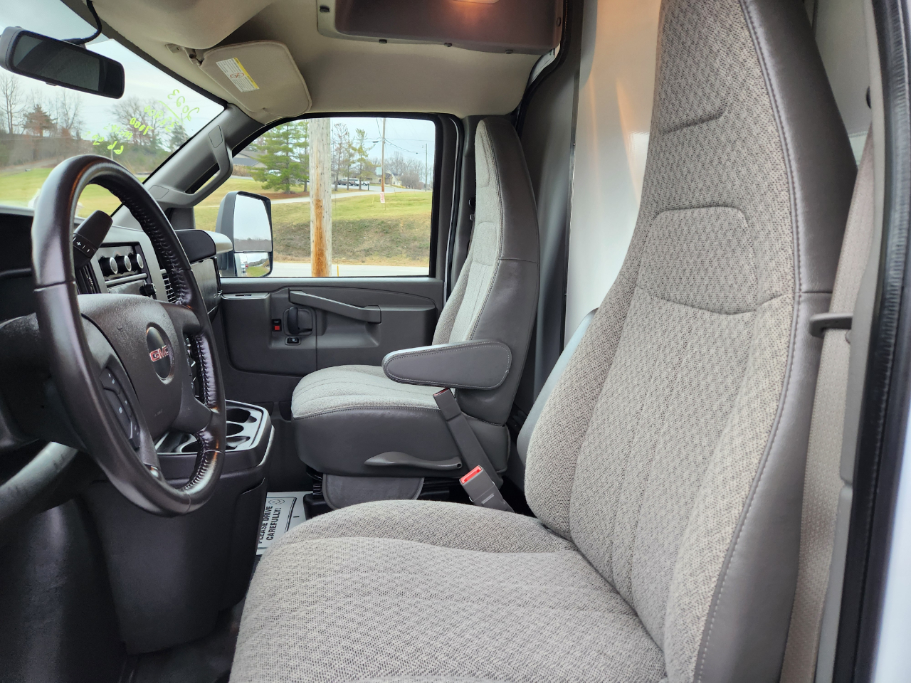 GMC Savana Commercial Cutaway 4500 Van 177" 2023