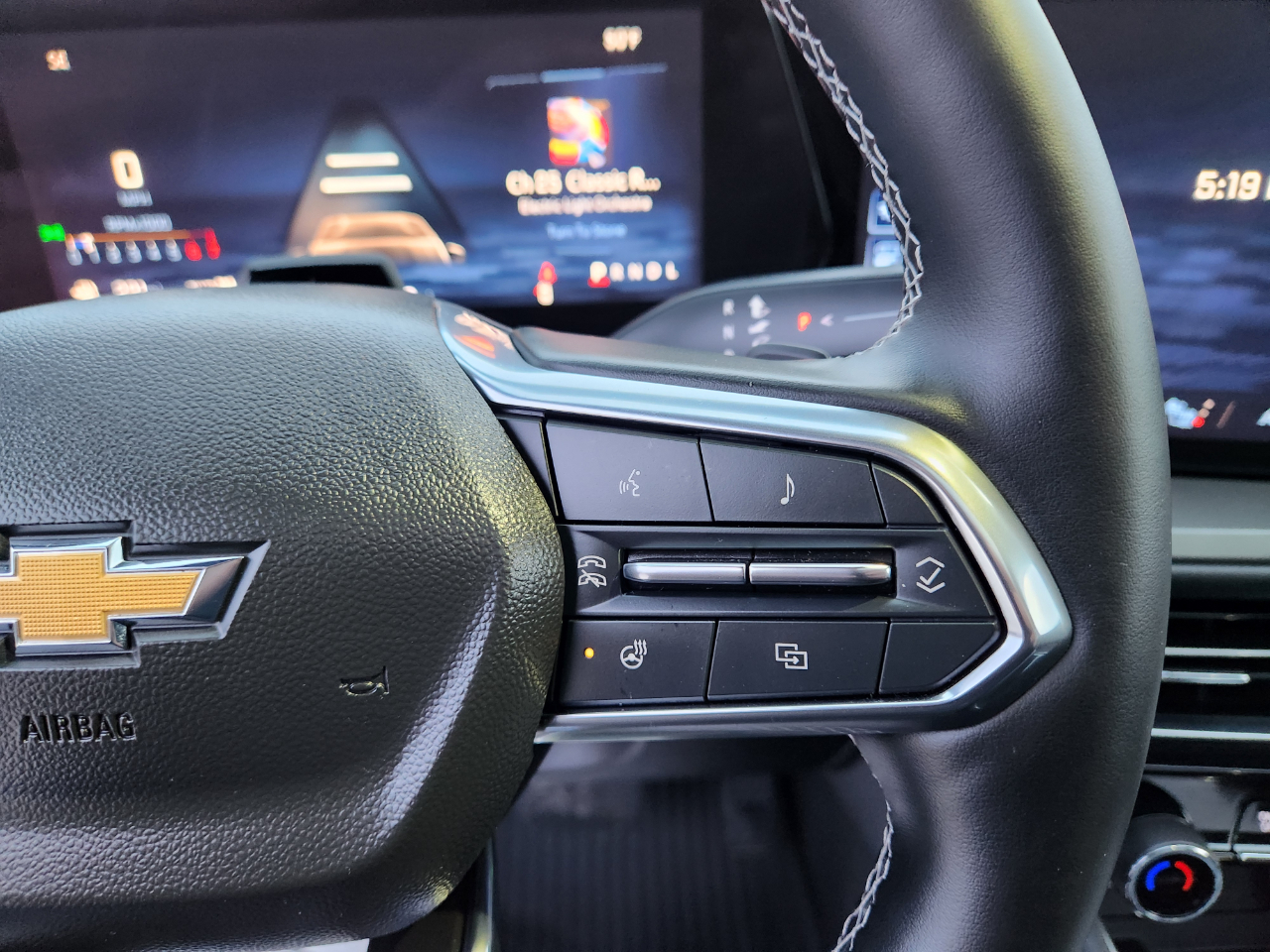 Chevrolet Traverse 4dr LT w/2LT 2024