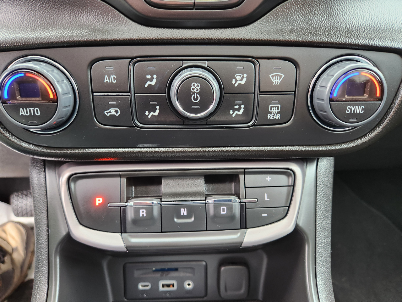 GMC Terrain AWD 4dr AT4 2023