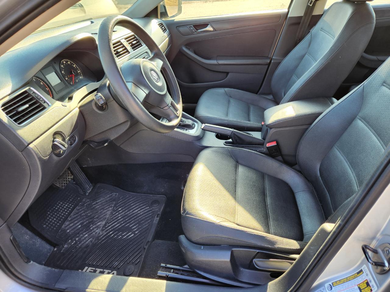 Volkswagen Jetta Sedan 4dr Auto SE PZEV 2011