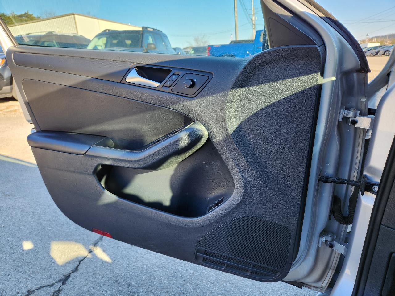 Volkswagen Jetta Sedan 4dr Auto SE PZEV 2011