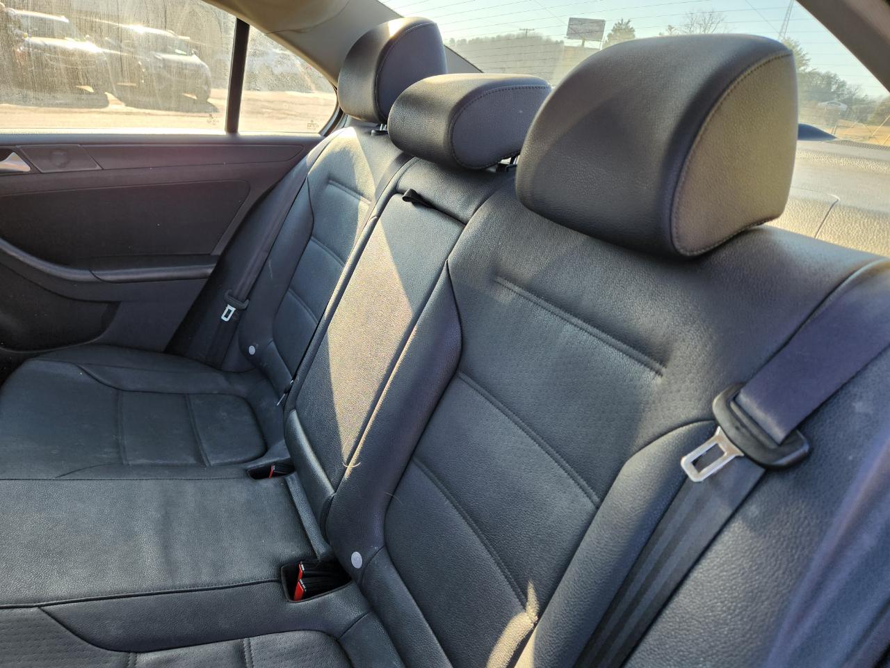 Volkswagen Jetta Sedan 4dr Auto SE PZEV 2011