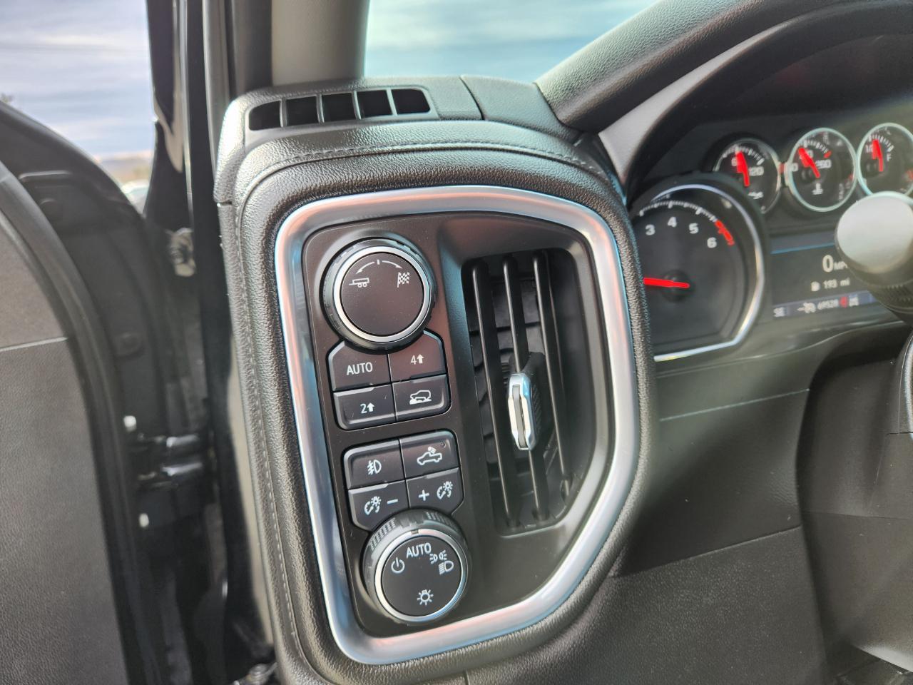 Chevrolet Silverado 1500 4WD Double Cab 147" LT 2019