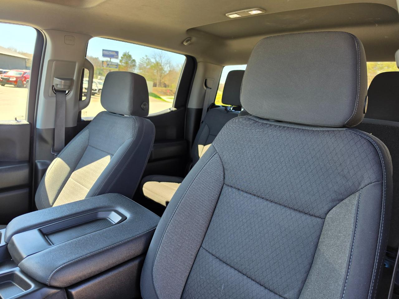 Chevrolet Silverado 1500 4WD Crew Cab 157" Custom 2022