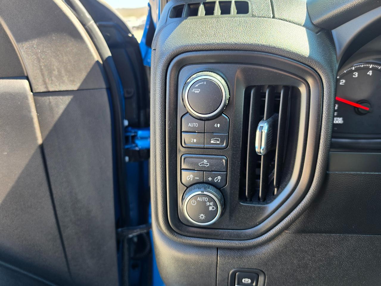 Chevrolet Silverado 1500 4WD Crew Cab 157" Custom 2022