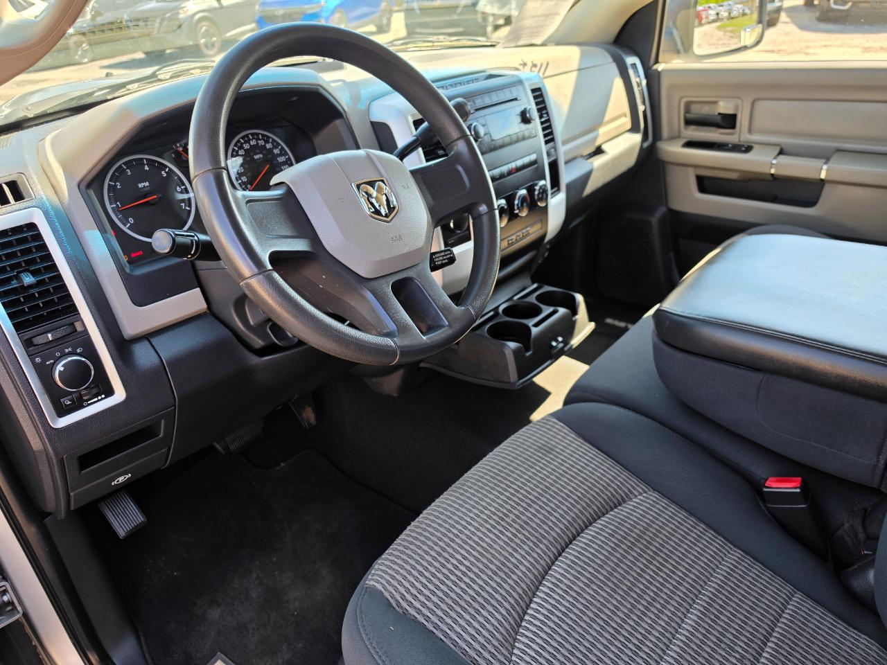 RAM 1500 4WD Quad Cab 140.5" ST 2011