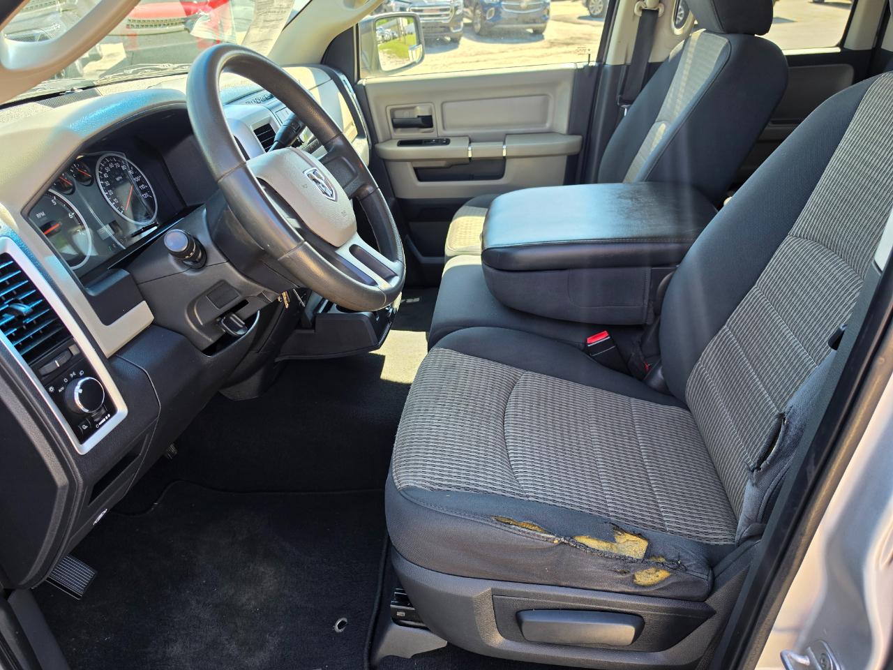 RAM 1500 4WD Quad Cab 140.5" ST 2011