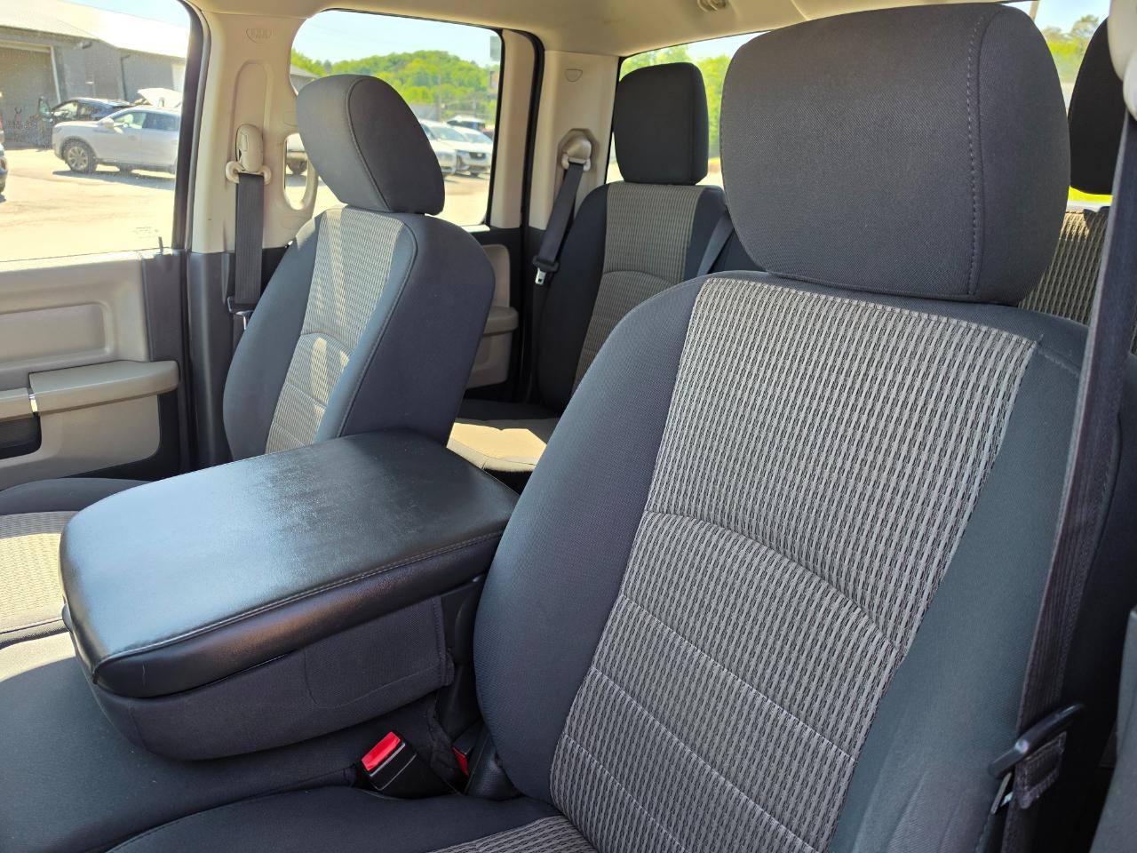 RAM 1500 4WD Quad Cab 140.5" ST 2011