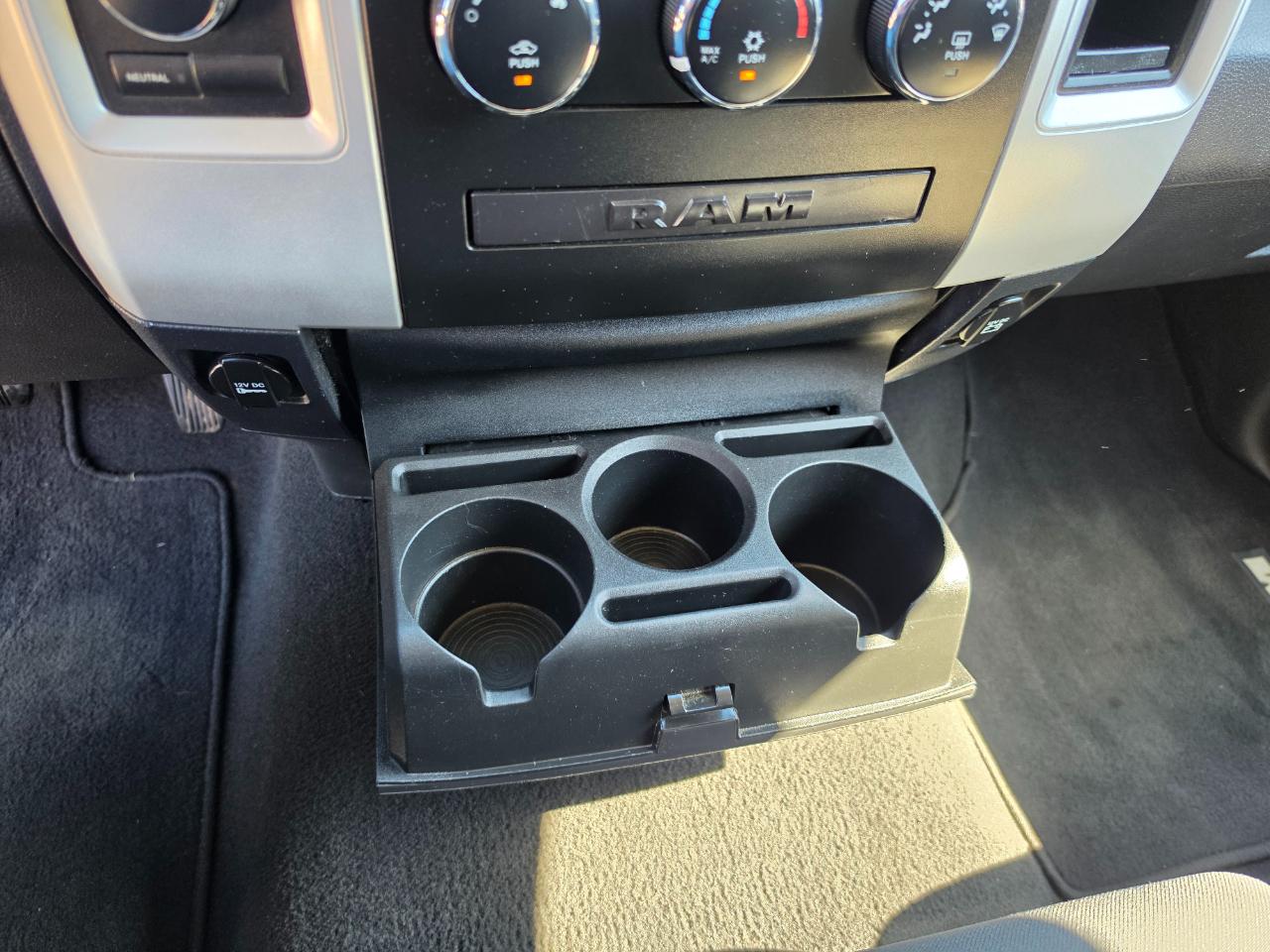 RAM 1500 4WD Quad Cab 140.5" ST 2011