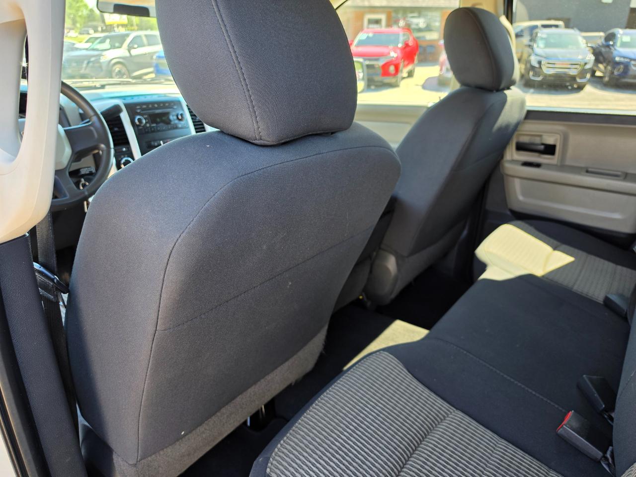 RAM 1500 4WD Quad Cab 140.5" ST 2011