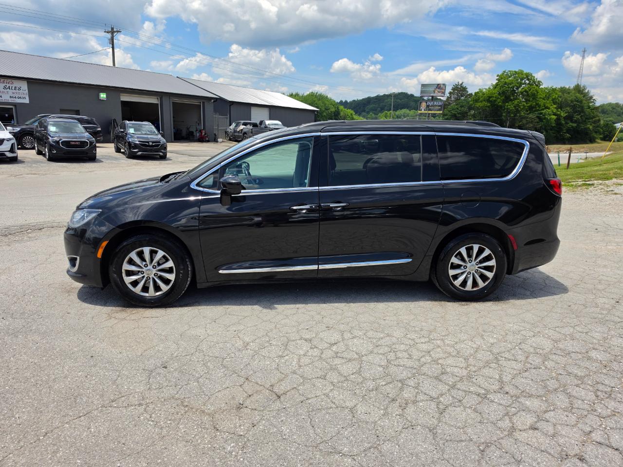 Chrysler Pacifica Touring-L FWD 2017