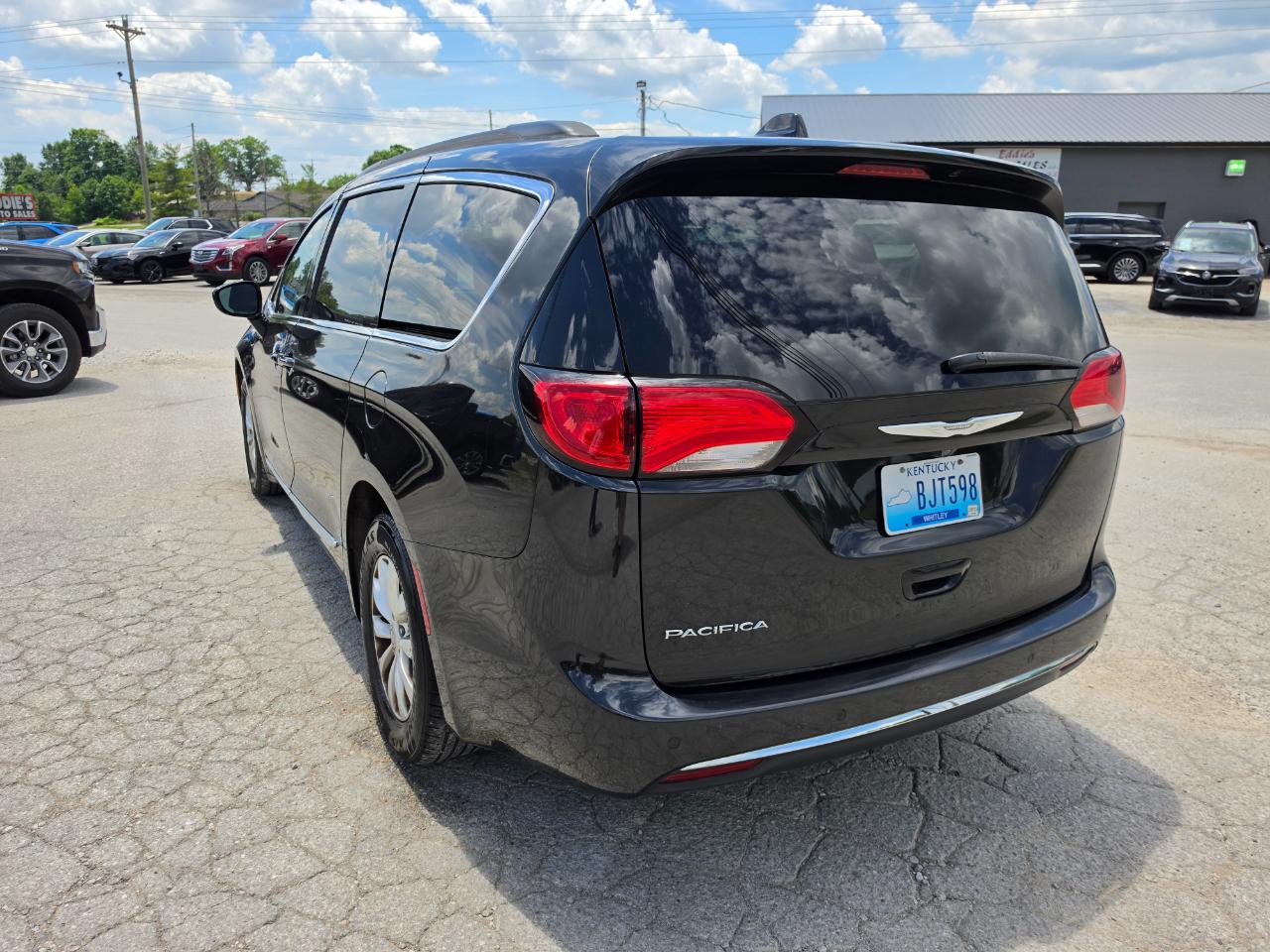 Chrysler Pacifica Touring-L FWD 2017