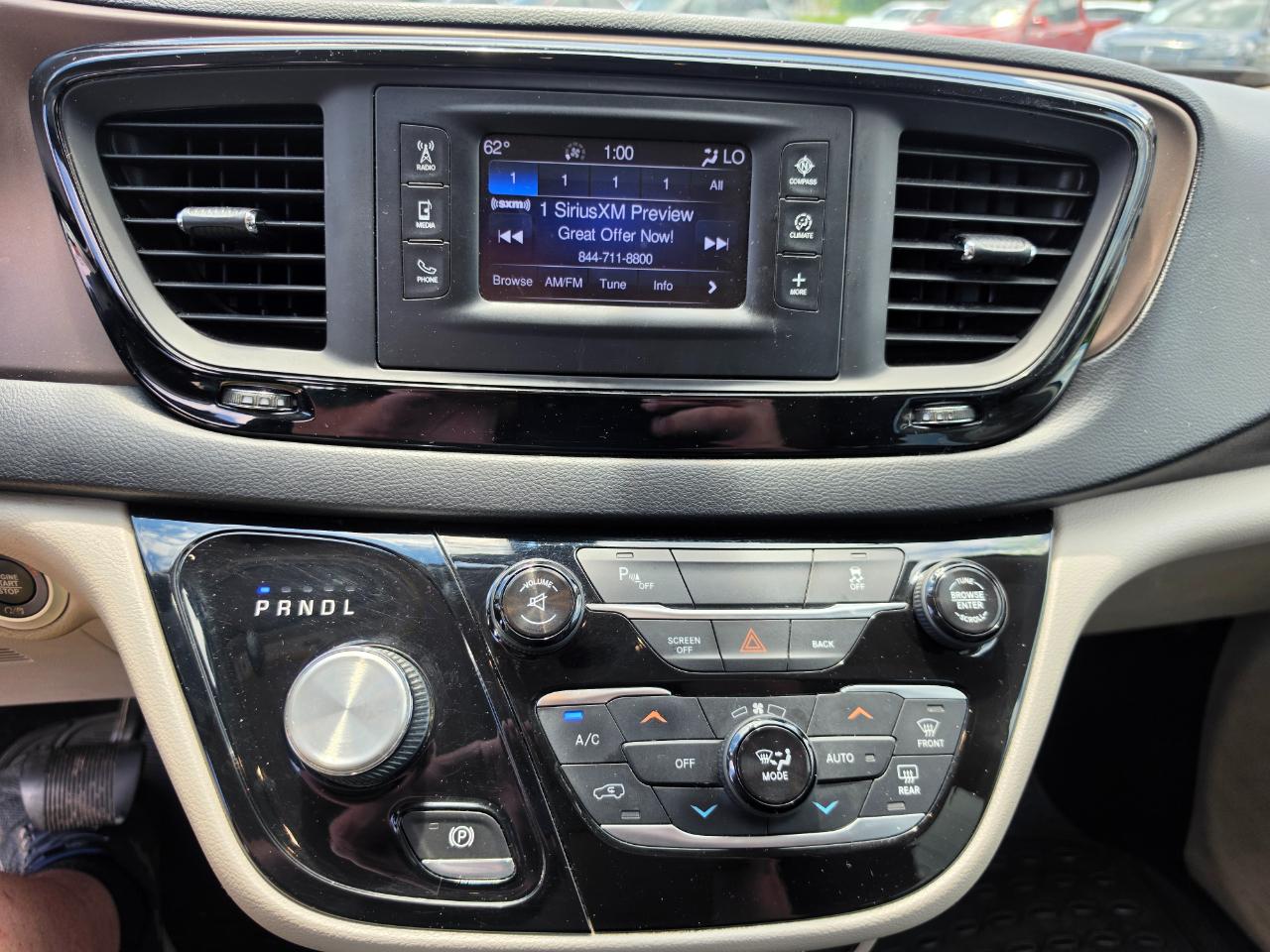 Chrysler Pacifica Touring-L FWD 2017