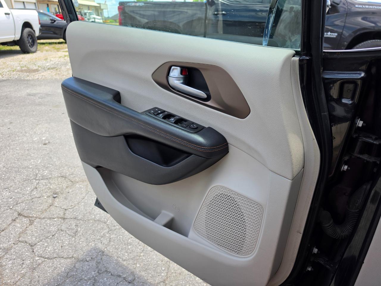 Chrysler Pacifica Touring-L FWD 2017