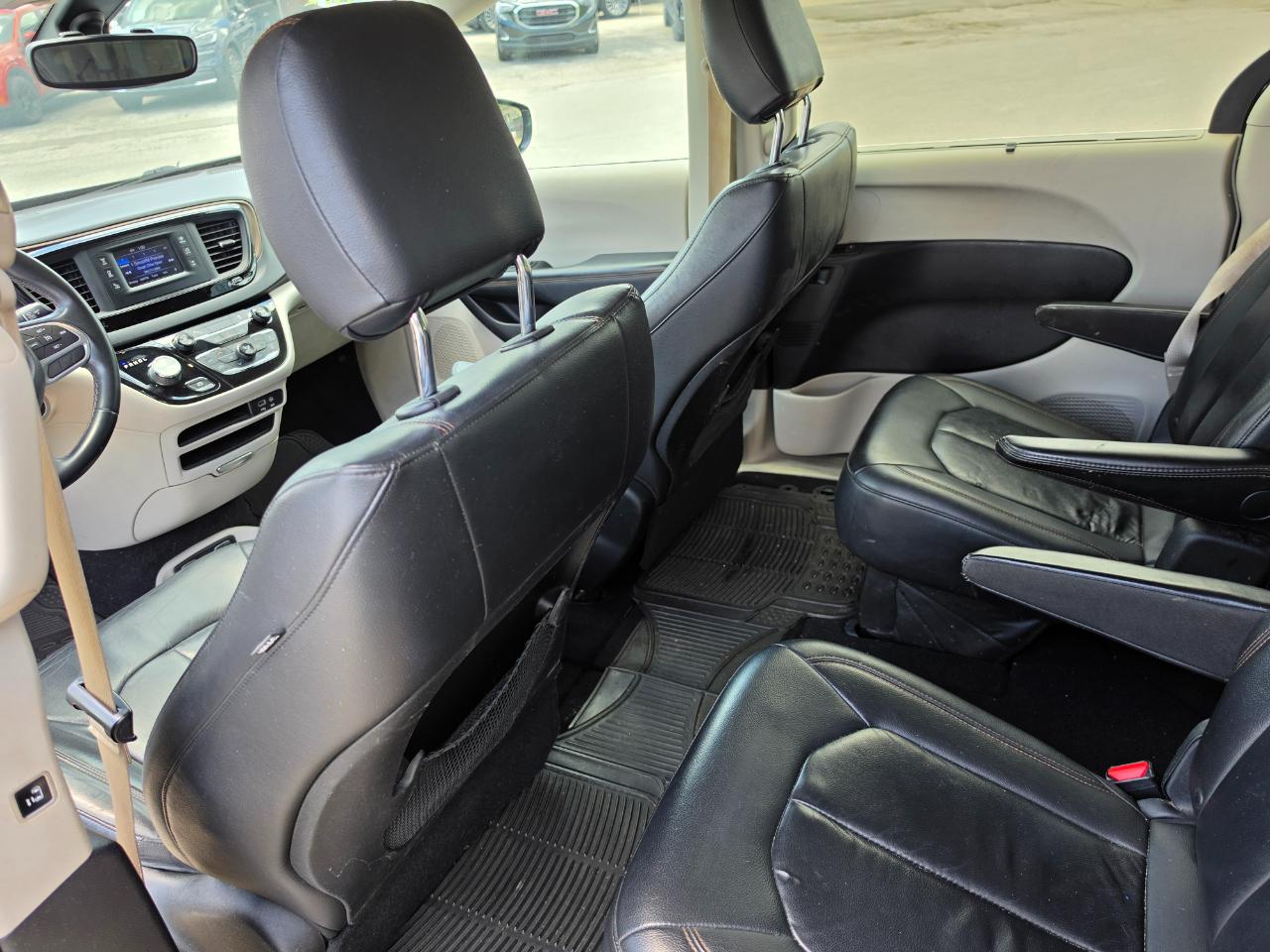Chrysler Pacifica Touring-L FWD 2017