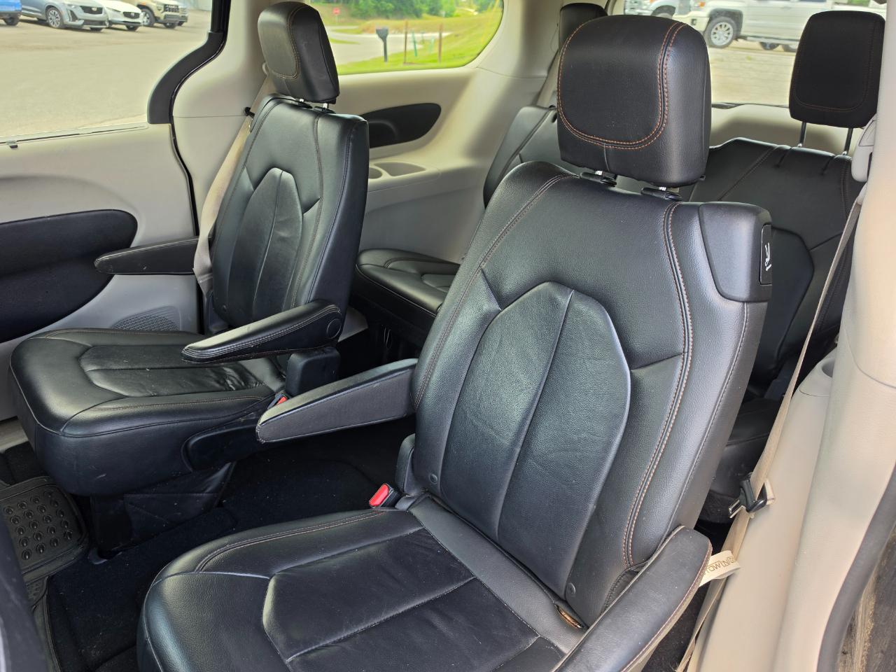 Chrysler Pacifica Touring-L FWD 2017