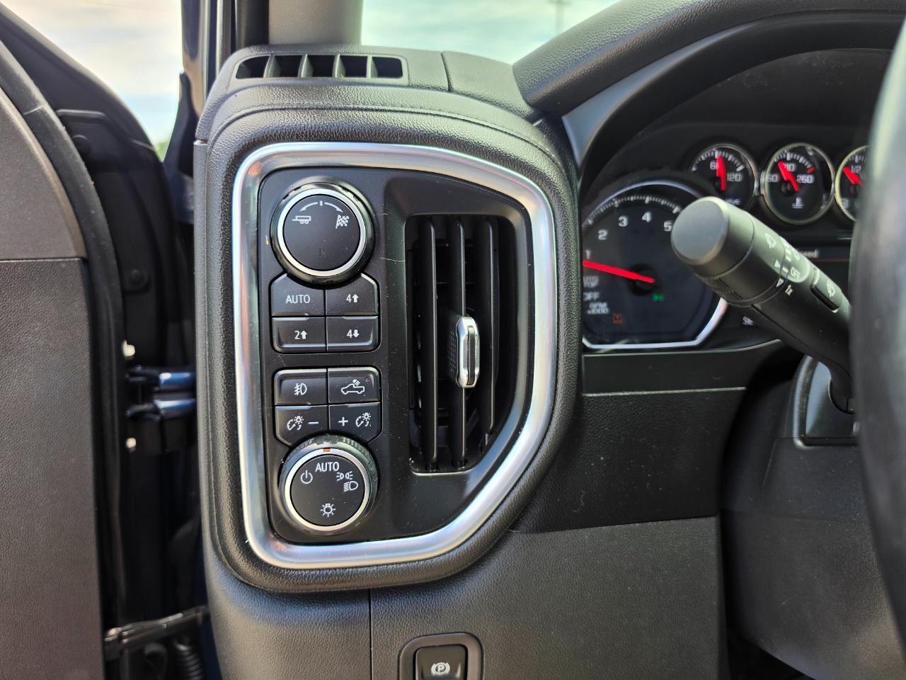 Chevrolet Silverado 1500 4WD Crew Cab 147" RST 2019