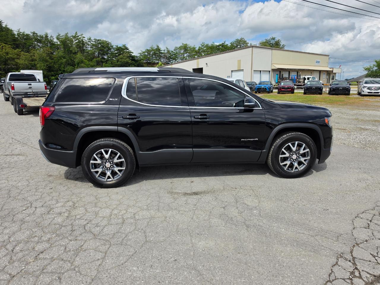 GMC Acadia FWD 4dr SLT 2023