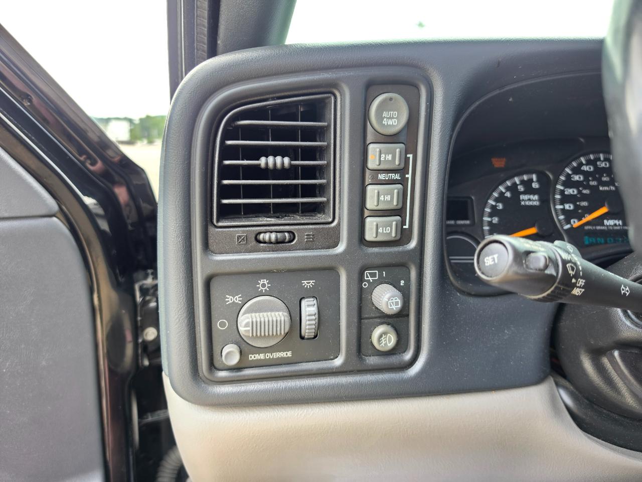 Chevrolet Suburban 4dr 1500 4WD Z71 2002