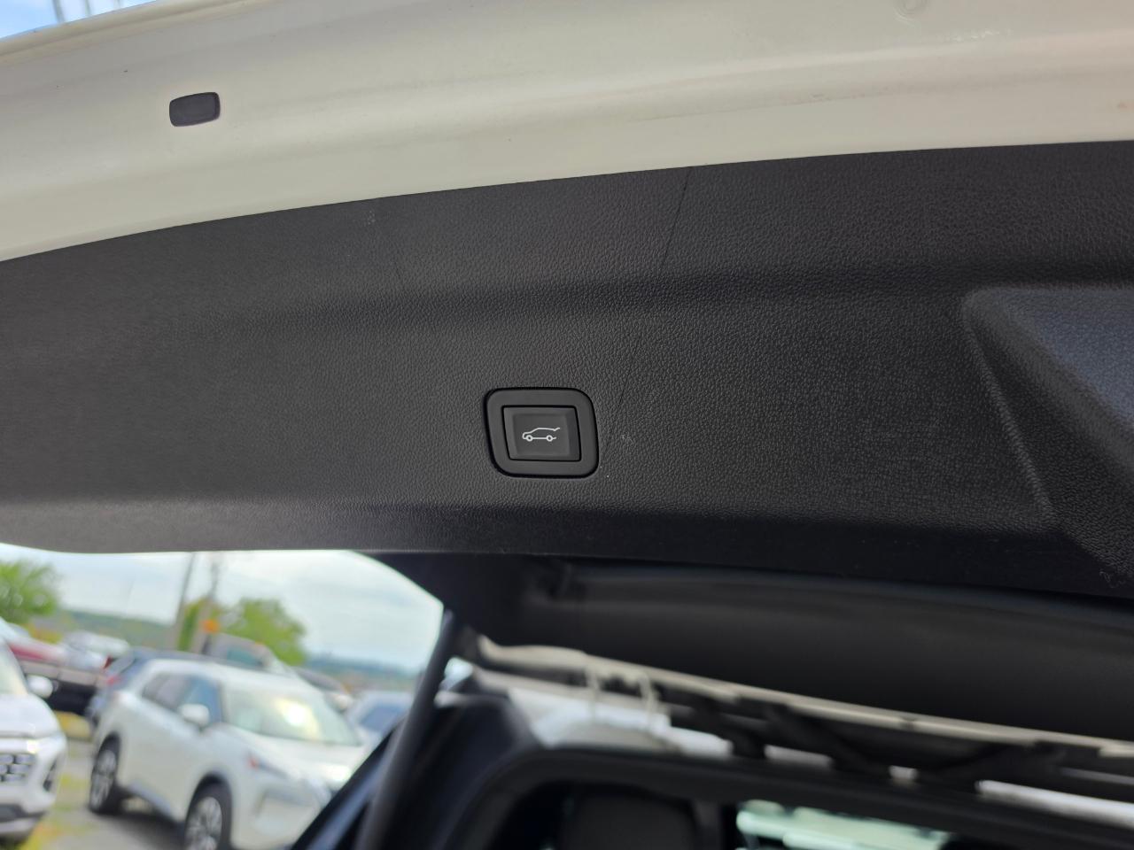 GMC Yukon 4WD 4dr Denali Ultimate 2025