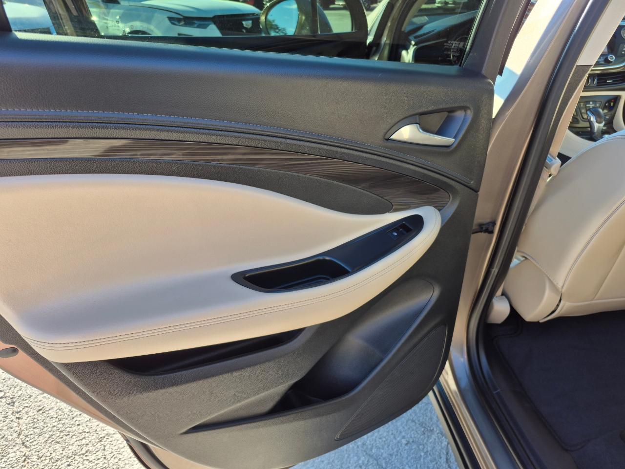 Buick Envision FWD 4dr Essence 2019