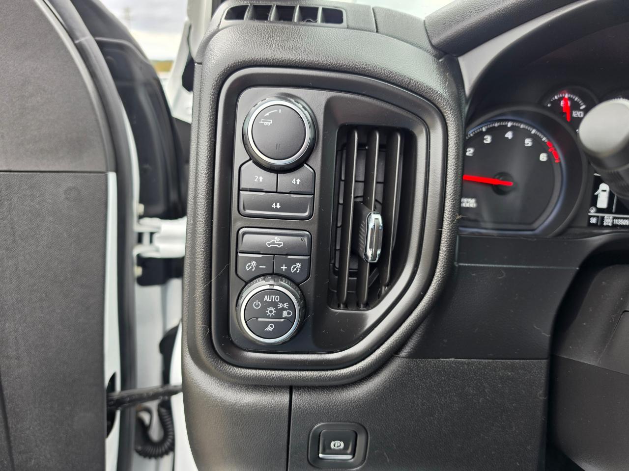 Chevrolet Silverado 2500HD 4WD Crew Cab 159" Custom 2020