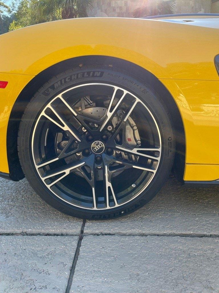 Audi R8 Spyder  2023