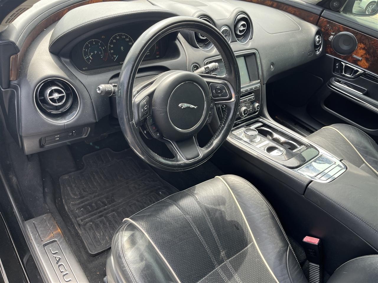 Jaguar XJ  2017