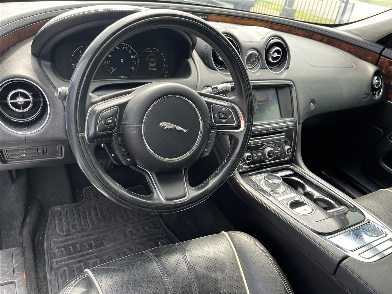Jaguar XJ  2017