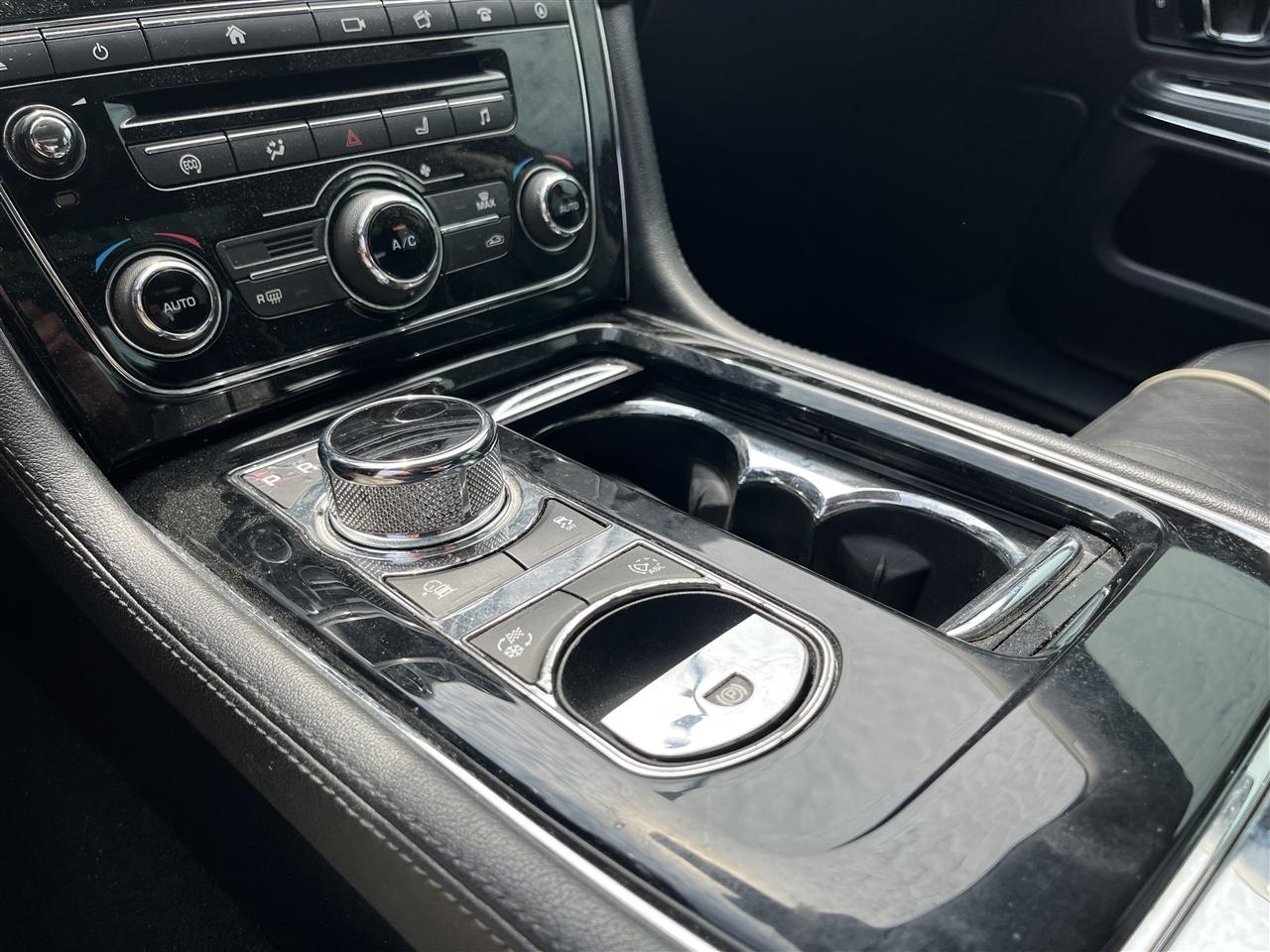 Jaguar XJ  2017