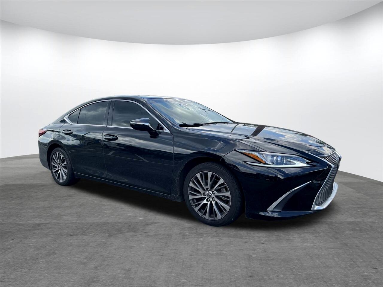 2020 Lexus ES 350's photo