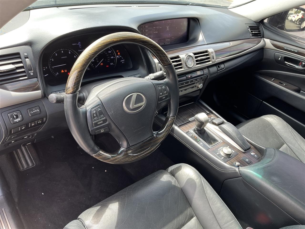 Lexus LS 460  2015