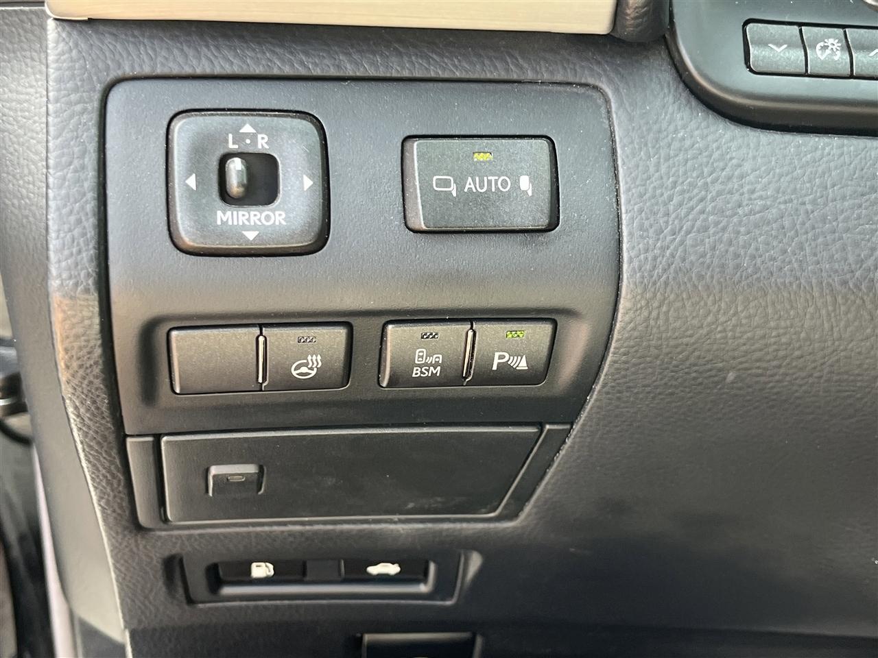 Lexus LS 460  2015