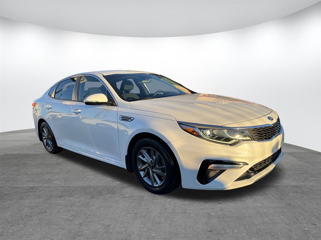 2019 Kia Optima LX's photo