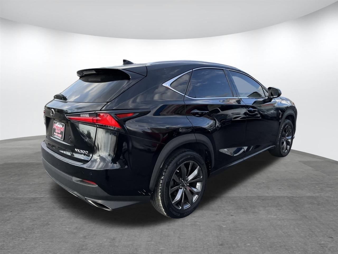 Lexus NX  2020