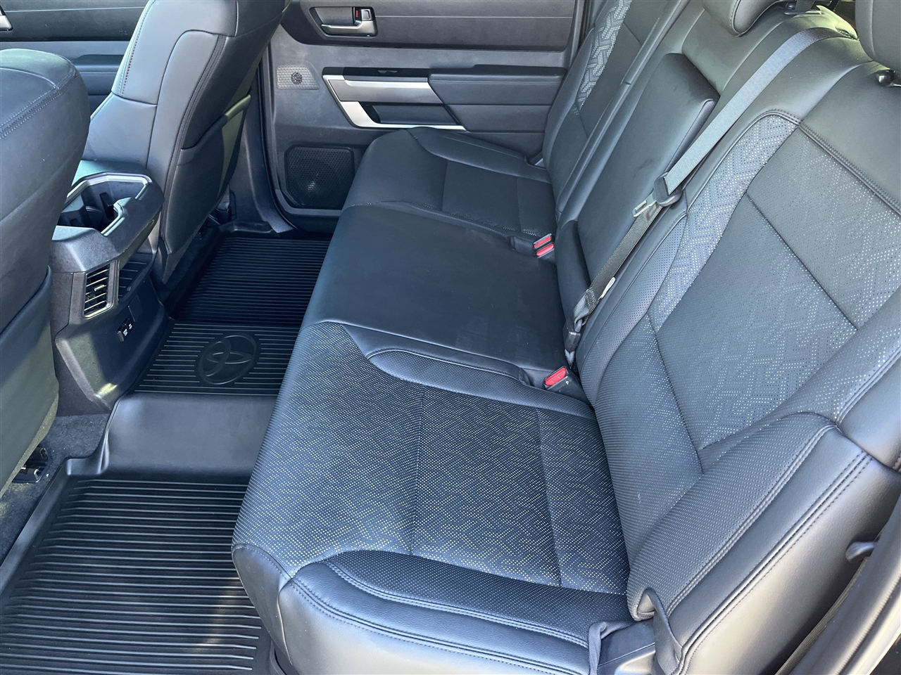 Toyota Tundra 2WD  2025