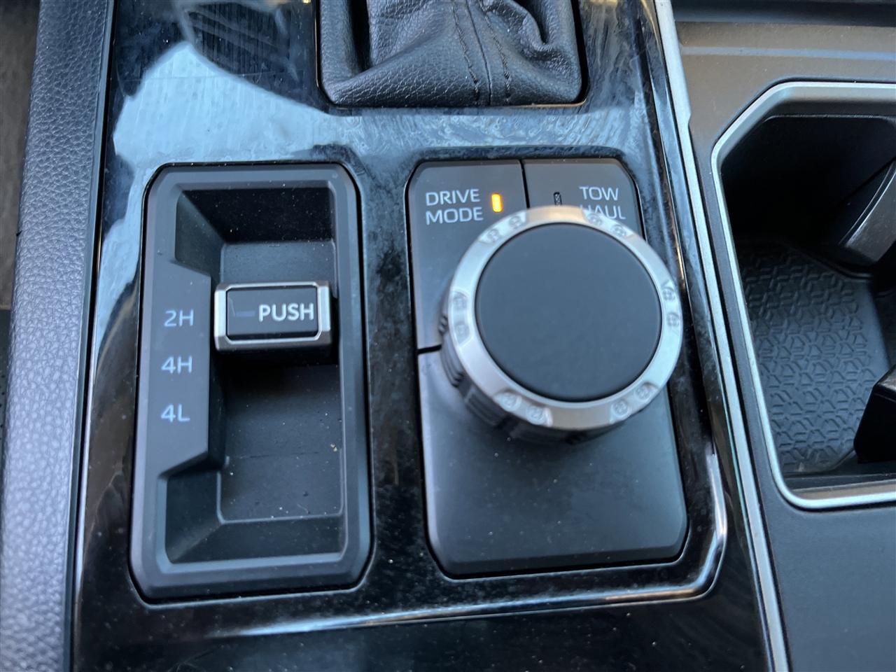 Toyota Tundra 4WD  2024