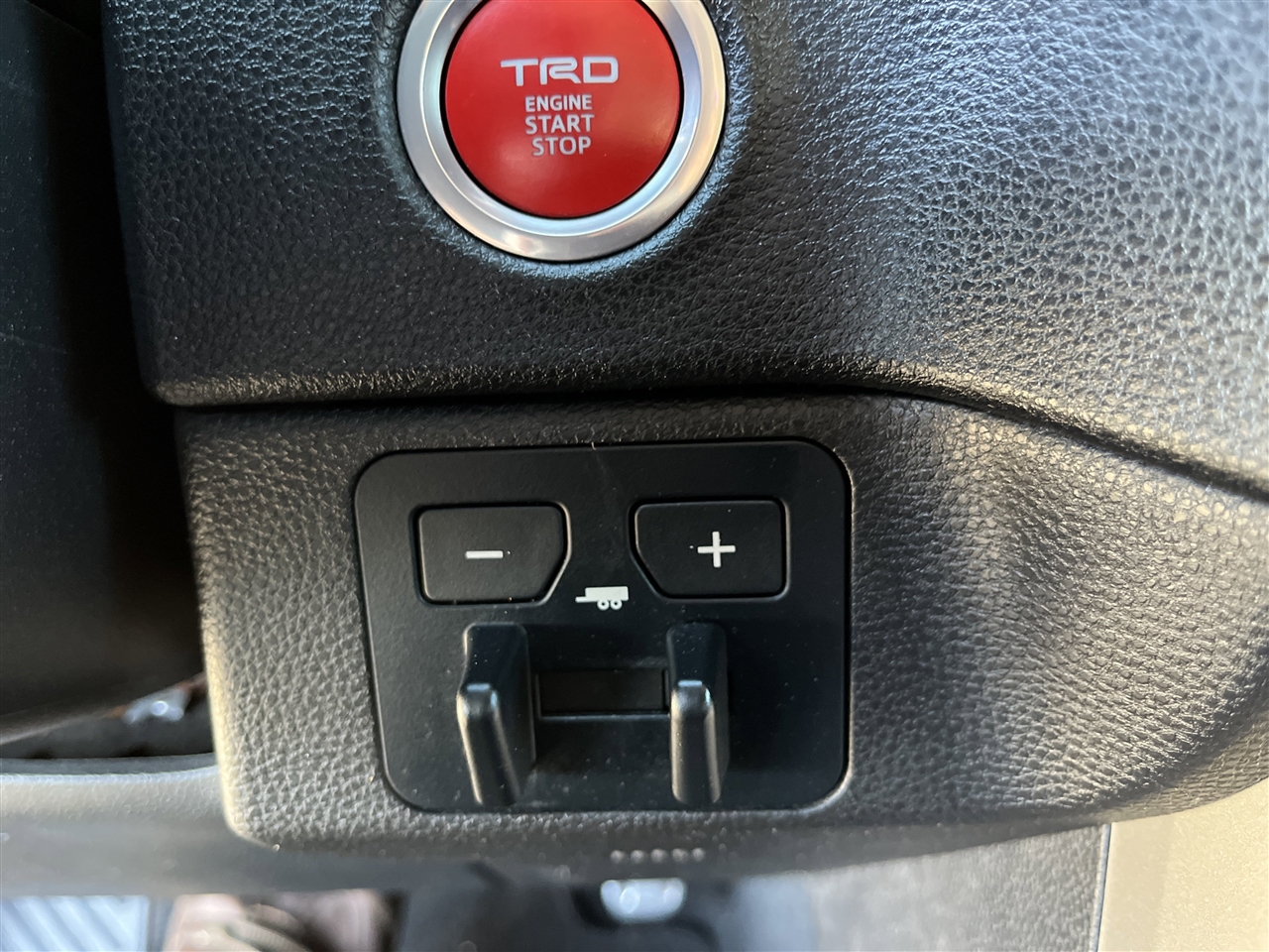 Toyota Tundra 4WD  2024