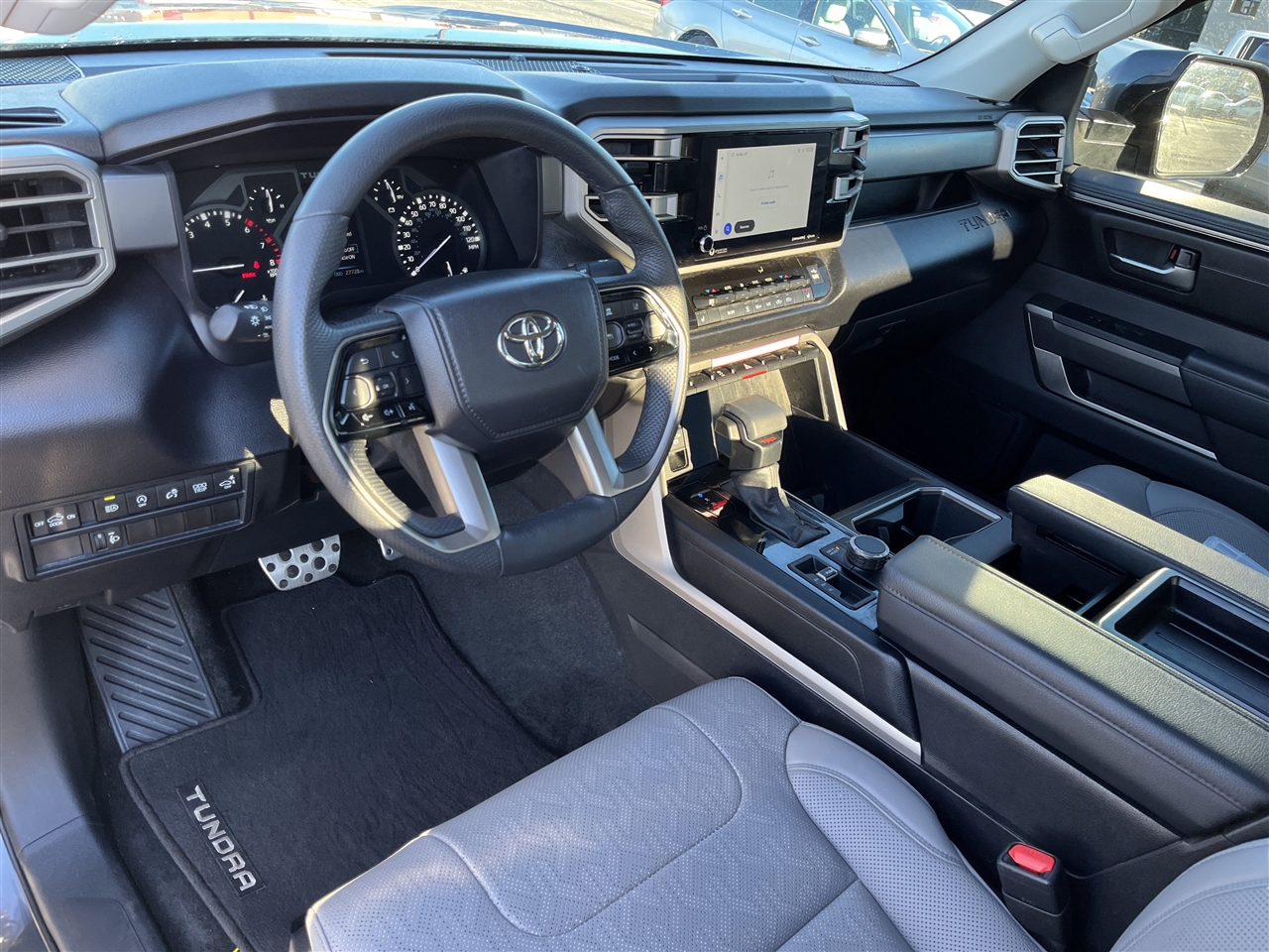 Toyota Tundra 4WD  2024