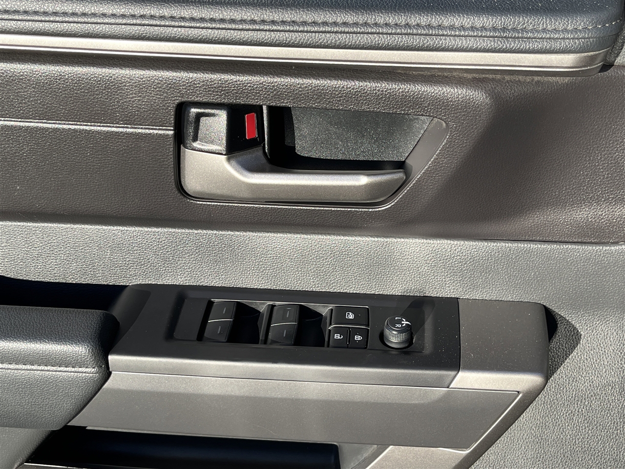 Toyota Tundra 4WD  2024