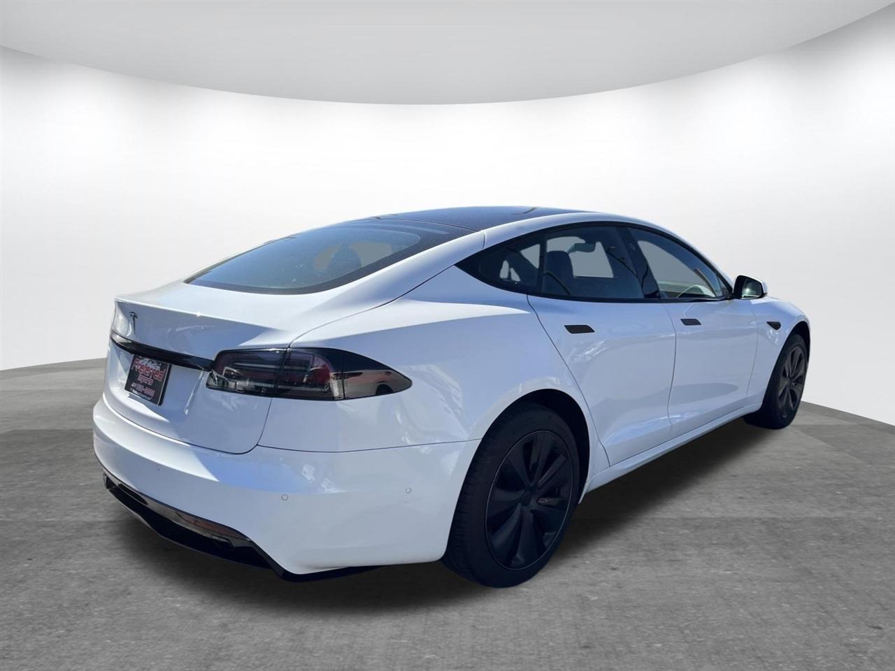 Tesla Model S  2022