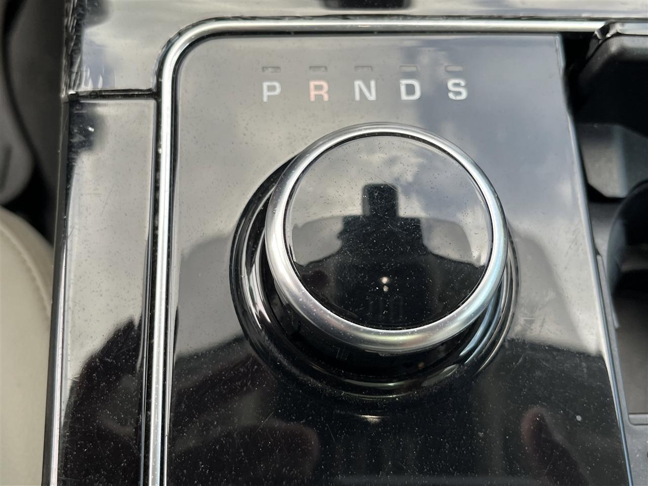 Land Rover Range Rover Velar  2018